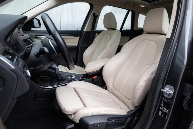 BMW X1 sDrive20i 192 pk Centennial High Executive / NL-Auto/ Dealer.Ond/ Pano-Dak/ Leder/ Sport-Stoele/ Stoel.Verw/ Head-Up/ Led-Verlichting/ Trekhaak