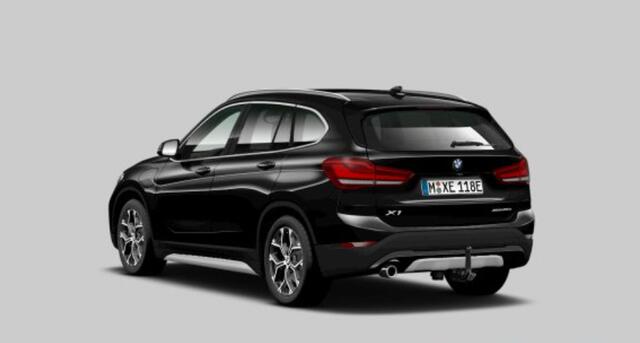 BMW X1 xDrive25e High Executive xline - Trekhaak - Panoramadak - Parking/Driving Assistant - Cruise control - Sportstoelen - Elektrisch verwarmde voorstoelen - Getinte Ruiten - Hifi - Elektrische achterklep -