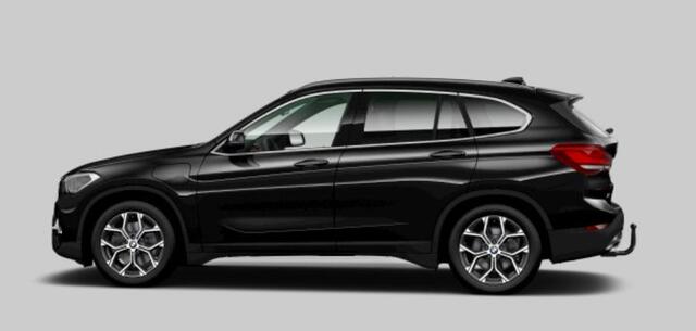 BMW X1 xDrive25e High Executive xline - Trekhaak - Panoramadak - Parking/Driving Assistant - Cruise control - Sportstoelen - Elektrisch verwarmde voorstoelen - Getinte Ruiten - Hifi - Elektrische achterklep -