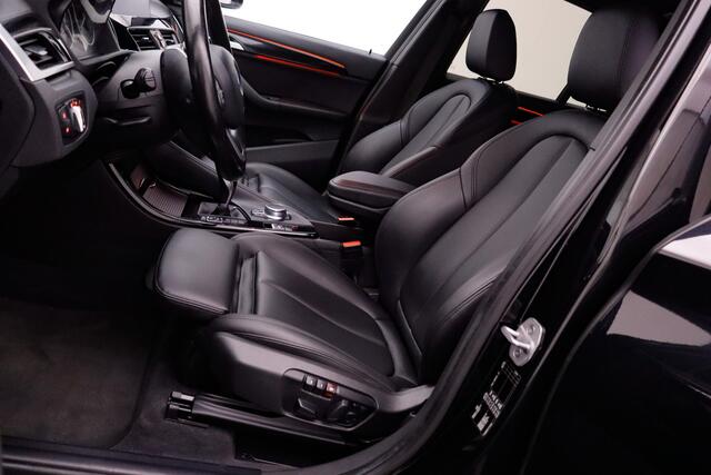 BMW X1 18iA High Executive PANO | HARMAN KARDON | ACC | MEMORY | CAMERA | HEAD UP | LEDER | STOELVERW | AFN TREKHAAK | KEYLESS | PDC V+A | LMV