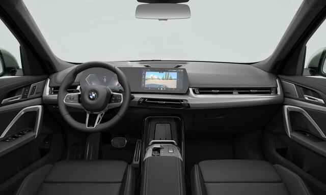 BMW X1 xDrive23i High Executive | M Sportpakket Pro | Travel Pack | Comfort Pack | Innovation Pack | Panoramadak | Harman Kardon | Trekhaak