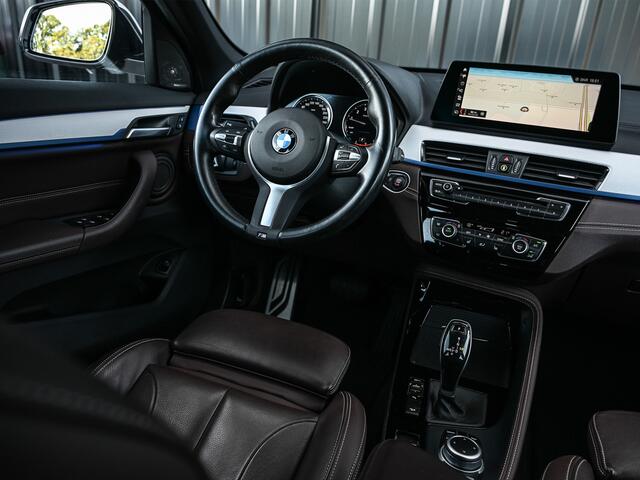BMW X1 xDrive25i HIGH EXECUTIVE | HEAD-UP | COMFORT ACCESS | LEDER | CAMERA | ACTIVE CRUISE | AMBIANCE INTERIEUR | MEMORY SEATS | HARMAN/KARDON | PANORAMADAK