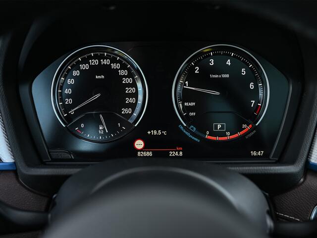 BMW X1 xDrive25i HIGH EXECUTIVE | HEAD-UP | COMFORT ACCESS | LEDER | CAMERA | ACTIVE CRUISE | AMBIANCE INTERIEUR | MEMORY SEATS | HARMAN/KARDON | PANORAMADAK