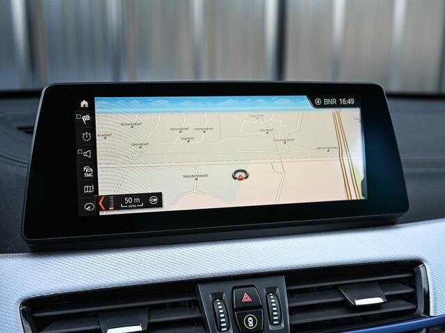 BMW X1 xDrive25i HIGH EXECUTIVE | HEAD-UP | COMFORT ACCESS | LEDER | CAMERA | ACTIVE CRUISE | AMBIANCE INTERIEUR | MEMORY SEATS | HARMAN/KARDON | PANORAMADAK