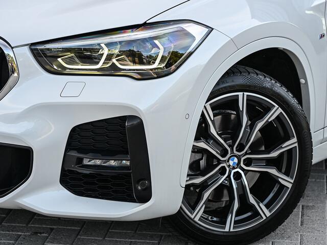 BMW X1 xDrive25i HIGH EXECUTIVE | HEAD-UP | COMFORT ACCESS | LEDER | CAMERA | ACTIVE CRUISE | AMBIANCE INTERIEUR | MEMORY SEATS | HARMAN/KARDON | PANORAMADAK