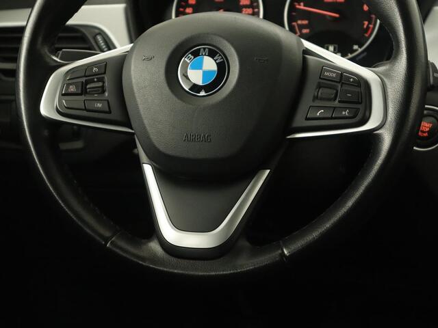 BMW X1 sDrive18i High Executive | Leder | Trekhaak | Harman/Kardon | Stoelverwarming | Head-Up | Full LED | Navigatie | Parkeerhulp | Climate control | Bluetooth