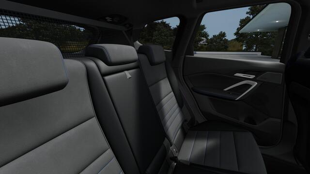 BMW X1 xDrive23i High Executive M Sport Automaat / Panoramadak / Trekhaak / Sportstoelen / M Adaptief onderstel / Head-Up / Adaptieve LED / Parking Assistant Plus