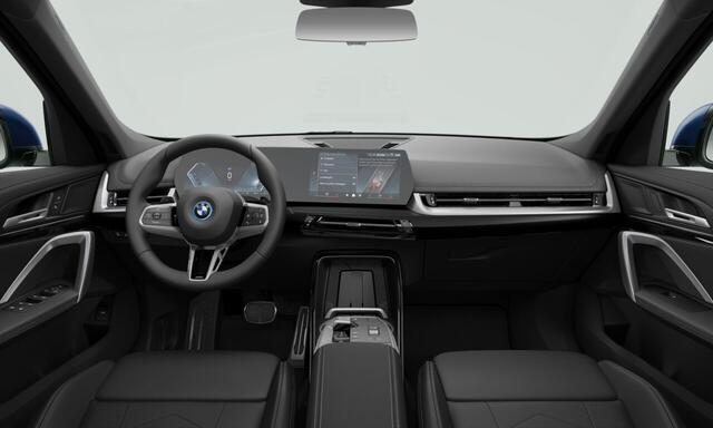BMW X1 xDrive25e | 20 Inch | M-Sportpakket Pro | Premium Pack | Travel Pack | Trekhaak