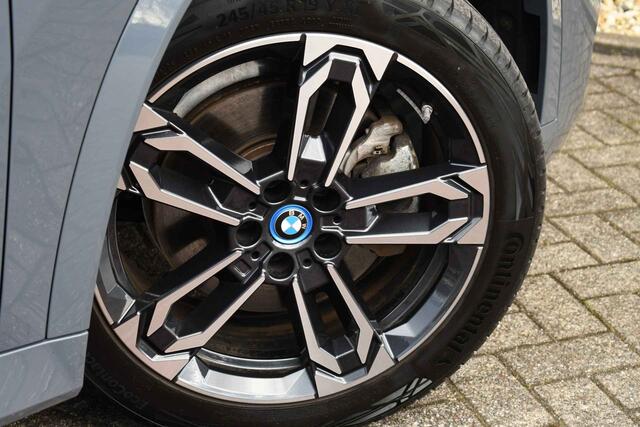BMW X1 xDrive25e M-Sport Pano ACC 360 HUD 19inch Adp-onderstel BTW-auto