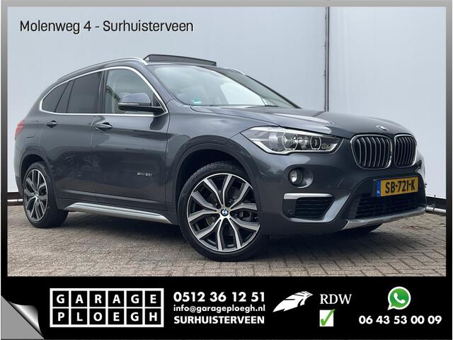 BMW X1 sDrive20i Corporate Lease High Executive Pano Trekhaak HUD Leer Led Elek.Klep Voll.Onderhouden!