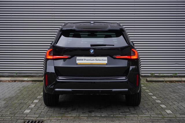 BMW X1 xDrive23i M Sportpakket Pro | schuif/ Kantel Dak | Trekhaak | Parking Assistant Plus | Driving Assistant Plus | Harman Kardon
