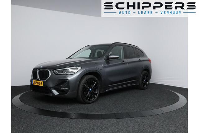 BMW X1 xDrive25e Business | Plug-in Hybrid | 1/2 leer | 18" velgen | Trekhaak | 4WD