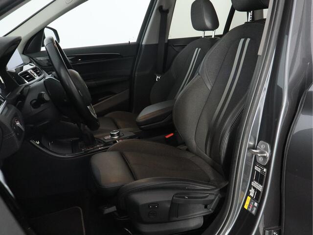 BMW X1 xDrive25e Business | Plug-in Hybrid | 1/2 leer | 18" velgen | Trekhaak | 4WD