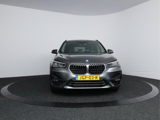 BMW X1 xDrive25e Business | Plug-in Hybrid | 1/2 leer | 18" velgen | Trekhaak | 4WD