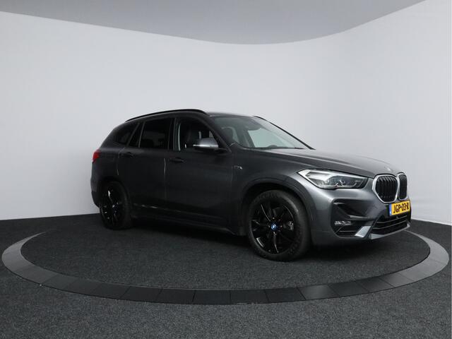 BMW X1 xDrive25e Business | Plug-in Hybrid | 1/2 leer | 18" velgen | Trekhaak | 4WD