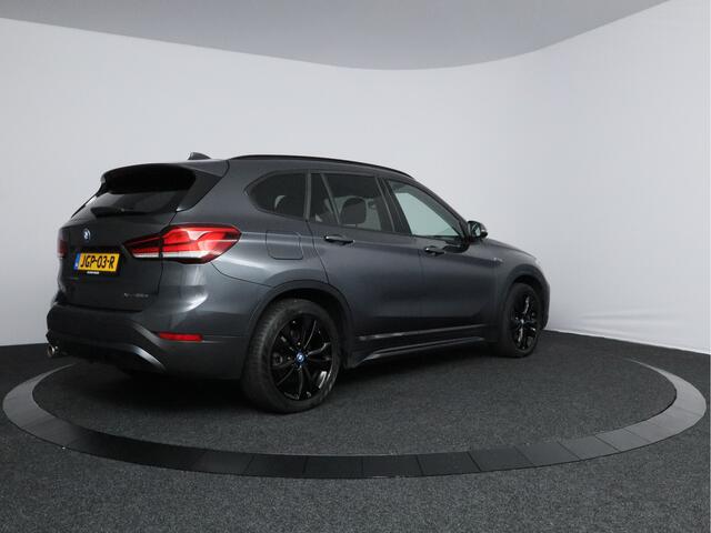 BMW X1 xDrive25e Business | Plug-in Hybrid | 1/2 leer | 18" velgen | Trekhaak | 4WD