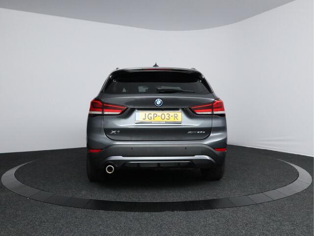 BMW X1 xDrive25e Business | Plug-in Hybrid | 1/2 leer | 18" velgen | Trekhaak | 4WD