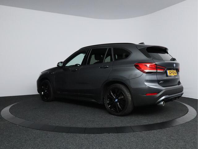 BMW X1 xDrive25e Business | Plug-in Hybrid | 1/2 leer | 18" velgen | Trekhaak | 4WD