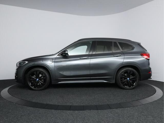 BMW X1 xDrive25e Business | Plug-in Hybrid | 1/2 leer | 18" velgen | Trekhaak | 4WD