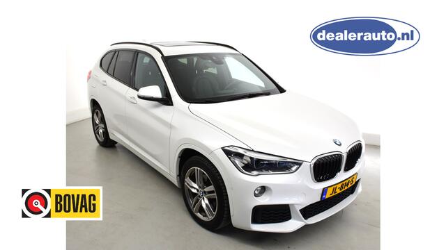 BMW X1 sDrive20i M Sport-Headup-NL auto-Schuifdak afneembare trekhaak, M-Pakket, Schuifdak, privacy glas, leder bekl, ambiance verl, elec verstelbare stoel, all seazon banden, HUD, stoelverw, parc hulp, M pakket