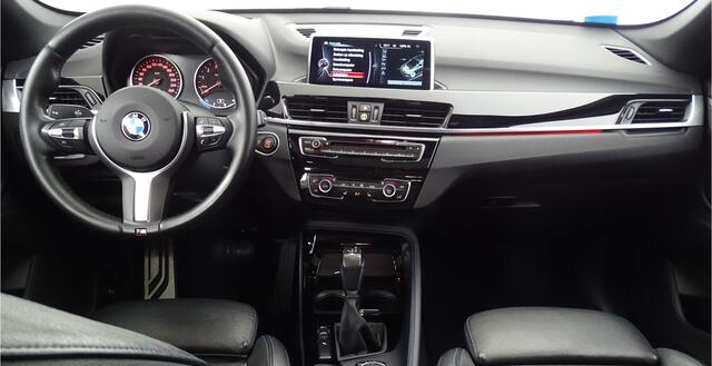 BMW X1 sDrive20i M Sport-Headup-NL auto-Schuifdak afneembare trekhaak, M-Pakket, Schuifdak, privacy glas, leder bekl, ambiance verl, elec verstelbare stoel, all seazon banden, HUD, stoelverw, parc hulp, M pakket
