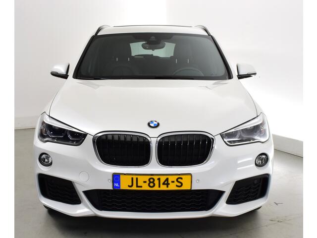 BMW X1 sDrive20i M Sport-Headup-NL auto-Schuifdak afneembare trekhaak, M-Pakket, Schuifdak, privacy glas, leder bekl, ambiance verl, elec verstelbare stoel, all seazon banden, HUD, stoelverw, parc hulp, M pakket