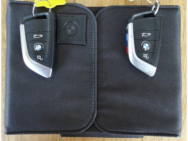 BMW X1 sDrive20i M Sport-Headup-NL auto-Schuifdak afneembare trekhaak, M-Pakket, Schuifdak, privacy glas, leder bekl, ambiance verl, elec verstelbare stoel, all seazon banden, HUD, stoelverw, parc hulp, M pakket