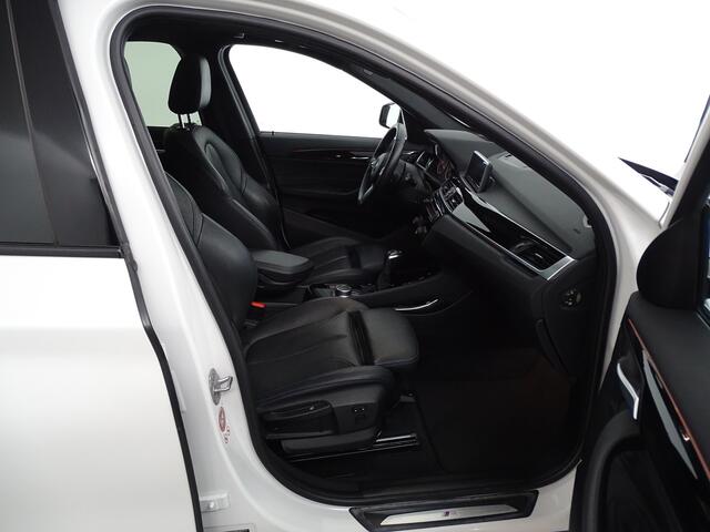 BMW X1 sDrive20i M Sport-Headup-NL auto-Schuifdak afneembare trekhaak, M-Pakket, Schuifdak, privacy glas, leder bekl, ambiance verl, elec verstelbare stoel, all seazon banden, HUD, stoelverw, parc hulp, M pakket