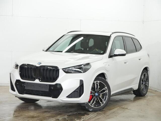 BMW X1 xDrive30e | Panorama | Wit metallic | M-Sport Pro | Trekhaak | Harman/kardon | 360 cam | Co Pilot