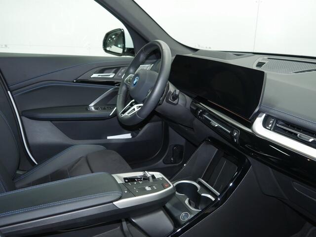 BMW X1 xDrive30e | Panorama | Wit metallic | M-Sport Pro | Trekhaak | Harman/kardon | 360 cam | Co Pilot