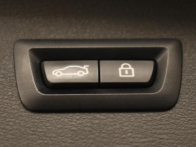 BMW X1 sDrive18i M Sport | Panoramadak | Leder | Stoelverwarming | Keyless | Camera | Trekhaak | Sfeerverlichting | Navigatie | Full LED | Park Assist | Sportstoelen