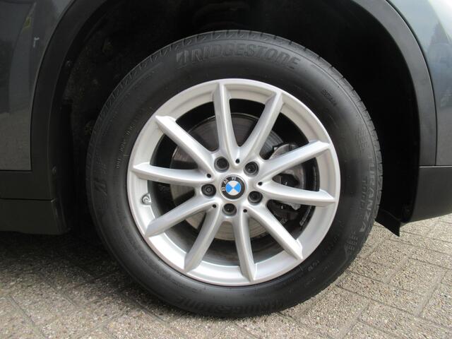 BMW X1 sDrive18i Executive Edition | Clima-Airco | Navigatie | Parkeersensoren | Incl. BOVAG Garantie | Head-Up Display | DAB+ |
