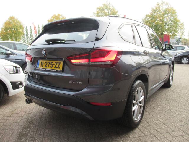 BMW X1 sDrive18i Executive Edition | Clima-Airco | Navigatie | Parkeersensoren | Incl. BOVAG Garantie | Head-Up Display | DAB+ |