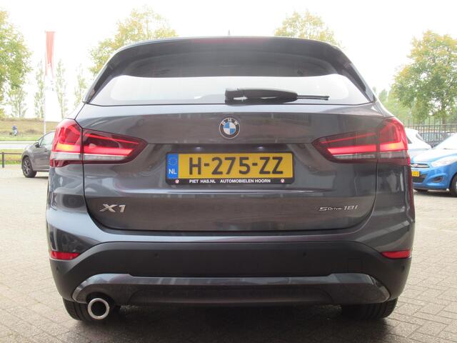 BMW X1 sDrive18i Executive Edition | Clima-Airco | Navigatie | Parkeersensoren | Incl. BOVAG Garantie | Head-Up Display | DAB+ |