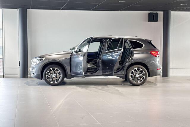 BMW X1 sDrive20i High Executive | Glazen Panoramadak | Stoelverwarming | Achteruitrijcamera | Trekhaak |