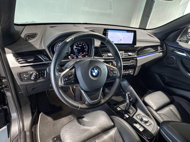 BMW X1 sDrive20i High Executive | Glazen Panoramadak | Stoelverwarming | Achteruitrijcamera | Trekhaak |