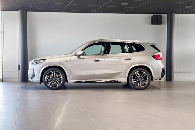 BMW X1 xDrive25e | M Sport | Glazen Panoramadak | Harman Kardon | Stoelverwarming |