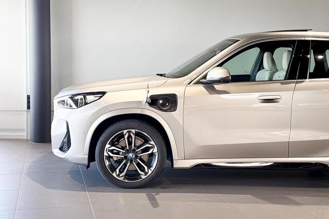 BMW X1 xDrive25e | M Sport | Glazen Panoramadak | Harman Kardon | Stoelverwarming |