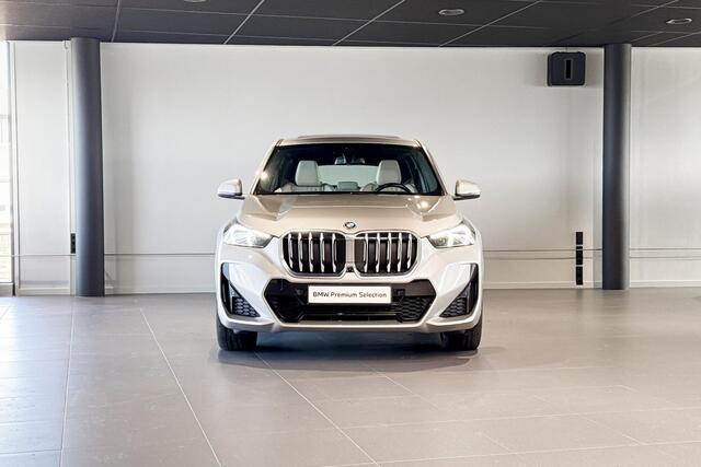 BMW X1 xDrive25e | M Sport | Glazen Panoramadak | Harman Kardon | Stoelverwarming |