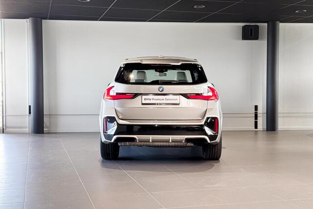 BMW X1 xDrive25e | M Sport | Glazen Panoramadak | Harman Kardon | Stoelverwarming |
