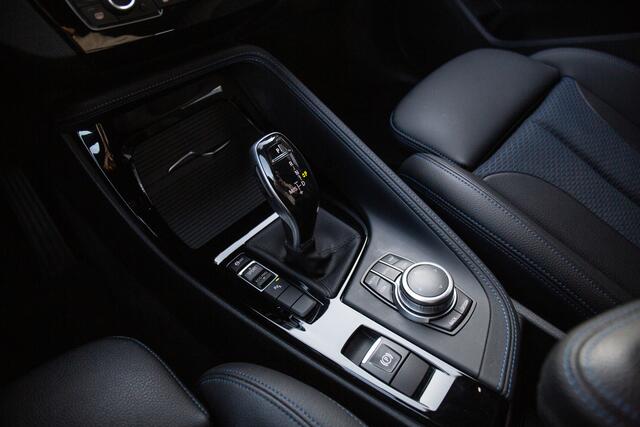 BMW X1 sDrive18i High Executive Edition M-Sport , Sfeerverlichting, Stoelverwarming, Head-up display,