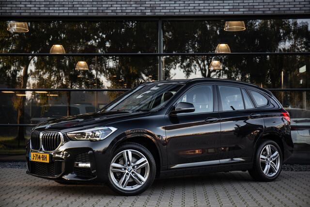 BMW X1 sDrive18i High Executive Edition M-Sport , Sfeerverlichting, Stoelverwarming, Head-up display,