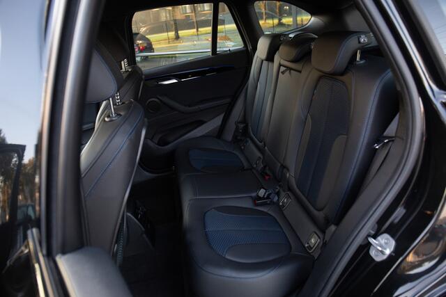 BMW X1 sDrive18i High Executive Edition M-Sport , Sfeerverlichting, Stoelverwarming, Head-up display,
