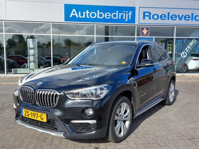 BMW X1 sDrive20i 192pk Automaat Centennial High Executive Sport-Line | Navi | Clima | Cruise | Leder+Stoelverwarming | Head-Up | Keyless Entry | Led Koplampen | Pdc V+A+Assist+Camera | Privacy Glass