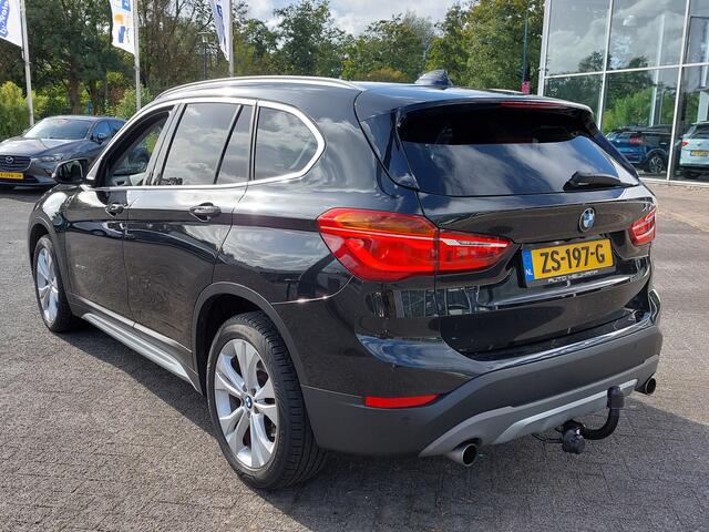 BMW X1 sDrive20i 192pk Automaat Centennial High Executive Sport-Line | Navi | Clima | Cruise | Leder+Stoelverwarming | Head-Up | Keyless Entry | Led Koplampen | Pdc V+A+Assist+Camera | Privacy Glass