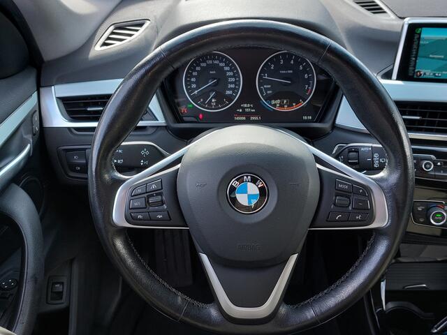 BMW X1 sDrive20i 192pk Automaat Centennial High Executive Sport-Line | Navi | Clima | Cruise | Leder+Stoelverwarming | Head-Up | Keyless Entry | Led Koplampen | Pdc V+A+Assist+Camera | Privacy Glass