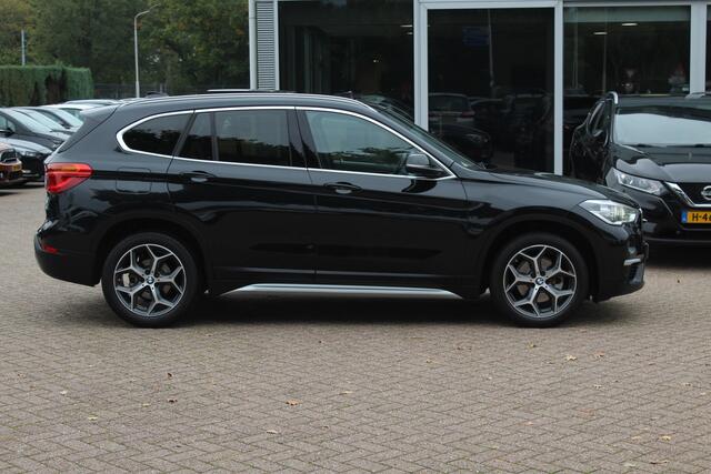 BMW X1 sDrive18i Centennial High Exe. / Panoramadak / Head-up / Leder / 18'' / Keyless / Navigatie / Sportstoelen / Stoelverwarming / Cruise Control