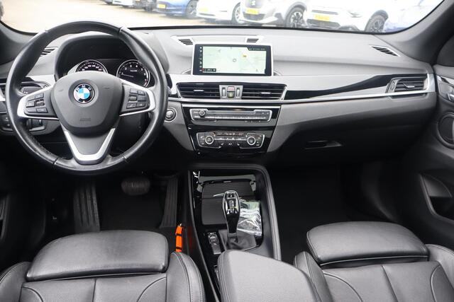 BMW X1 sDrive20i High Executive Panoramadak, Schuif- kanteldak, Navigatie, Camera, Lederen interieur, Stoelverwarming