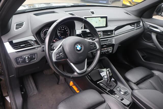 BMW X1 sDrive20i High Executive Panoramadak, Schuif- kanteldak, Navigatie, Camera, Lederen interieur, Stoelverwarming