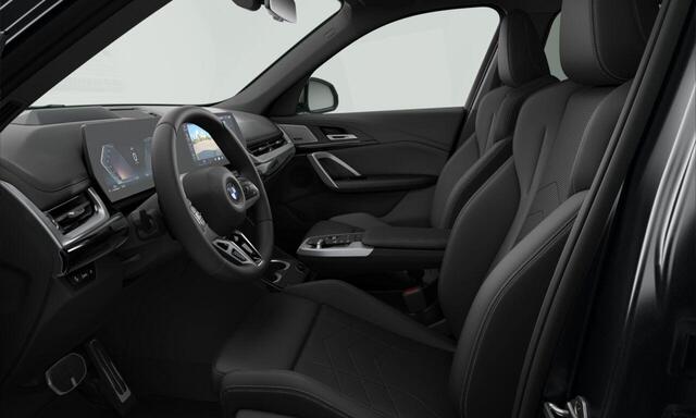 BMW X1 xDrive23i High Executive | M Sportpakket Pro | Trekhaak | Panoramadak | Harman Kardon | Innovation Pack | Comfort Pack | Travel Pack